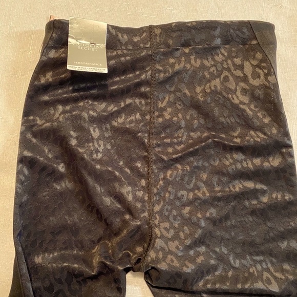 Victoria’s Secret Performance Leggings Extra Small - Picture 2 of 7